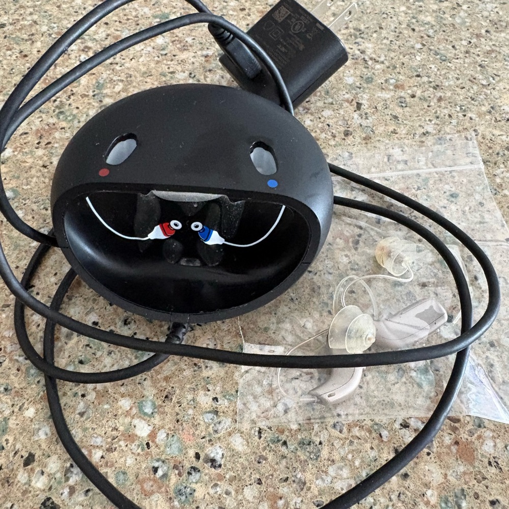 OTICON Rechargeable Black Hearing Aid Charger with Blue & Red Marked Earbuds